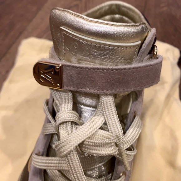 Authentic Louis Vuitton sneakers - Picture 3 of 7